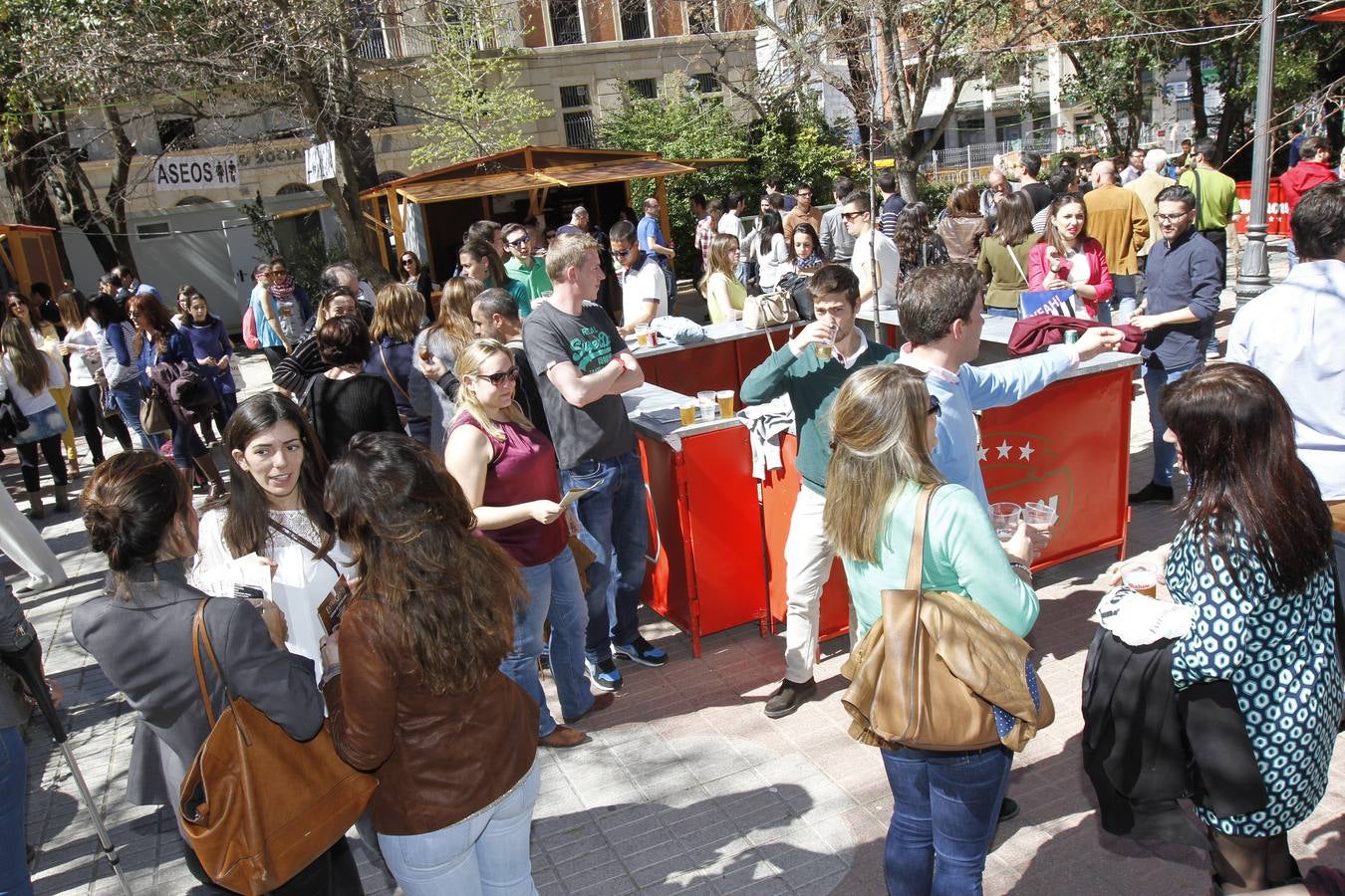 Viernes, 27 de marzo. 108 propuestas culinarias participaron en Extregusta durante el fin de semana en Cáceres. Un certamen donde la protagonista fue la tapa en las 30 casetas instaladas en el Paseo de Cánovas. Fotografías: Armando.