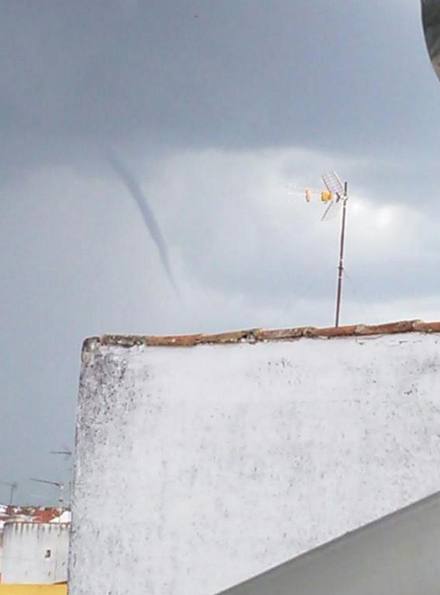 Imagen de la amenaza de tornado en Villafranca de los Barros