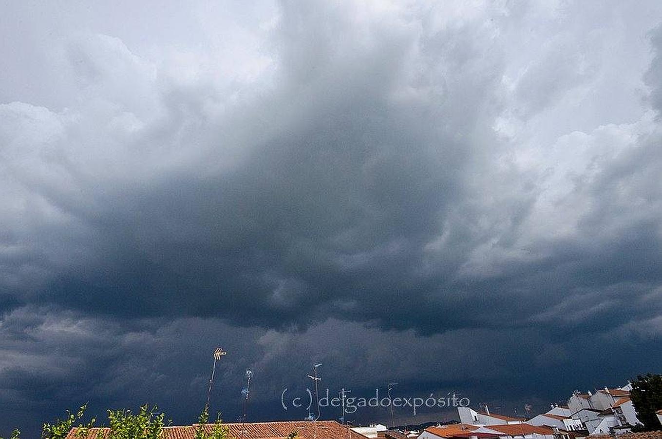 Así estaba el cielo durante la tormenta en Fregenal de la Sierra