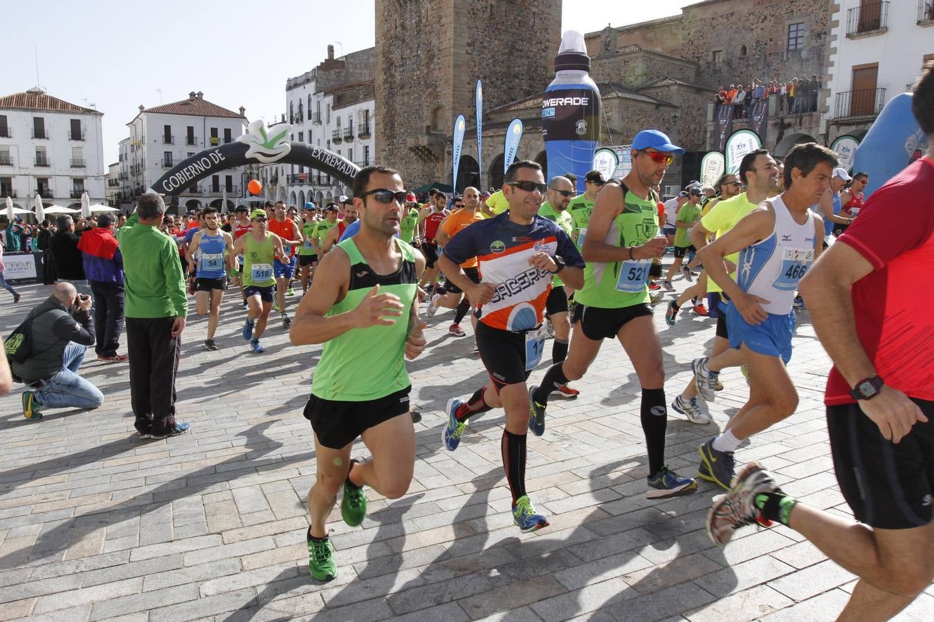 Domingo, 12 de abril: La media maratón de Cáceres contó con récord de participación en el que se han incluyeron novedades en el recorrido: 10.000 metros para los menos experimentados, la media por relevos para los que quieren probar sus límites y la 'Peque media' para los benjamines de la casa. Fotografía: Armando Méndez