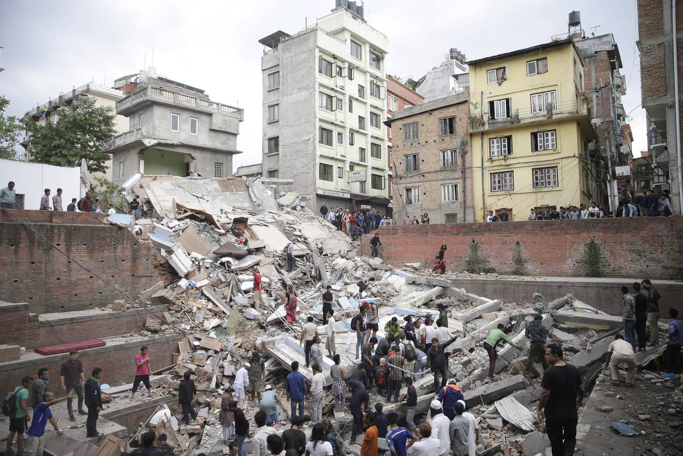 Pánico y dolor en Nepal tras un terremoto de 7,9 grados