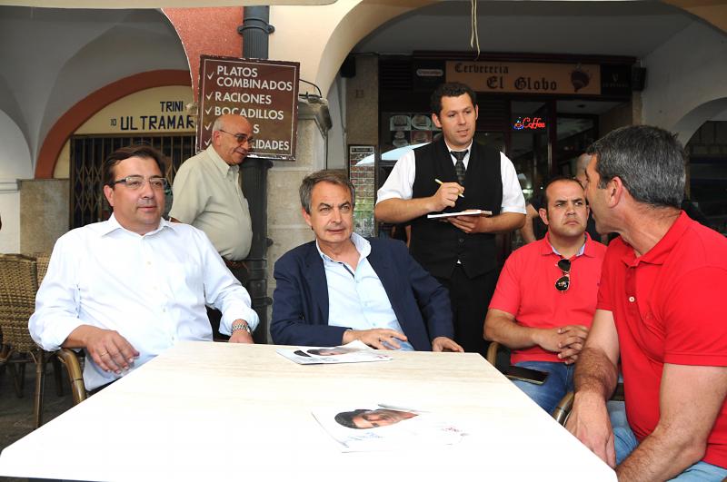 Zapatero acompaña a Vara en un mitin en Plasencia