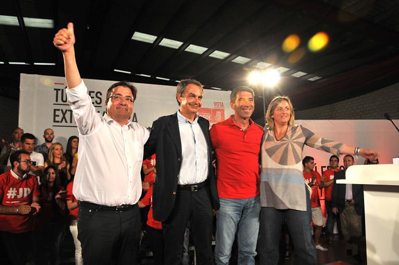 Zapatero acompaña a Vara en un mitin en Plasencia