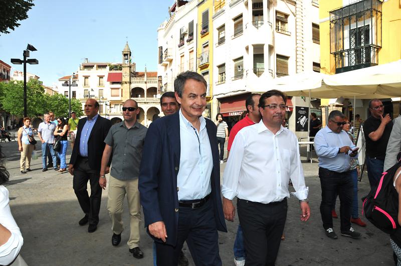 Zapatero acompaña a Vara en un mitin en Plasencia