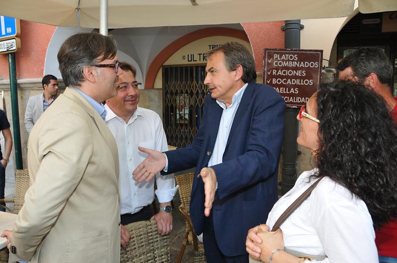 Zapatero acompaña a Vara en un mitin en Plasencia