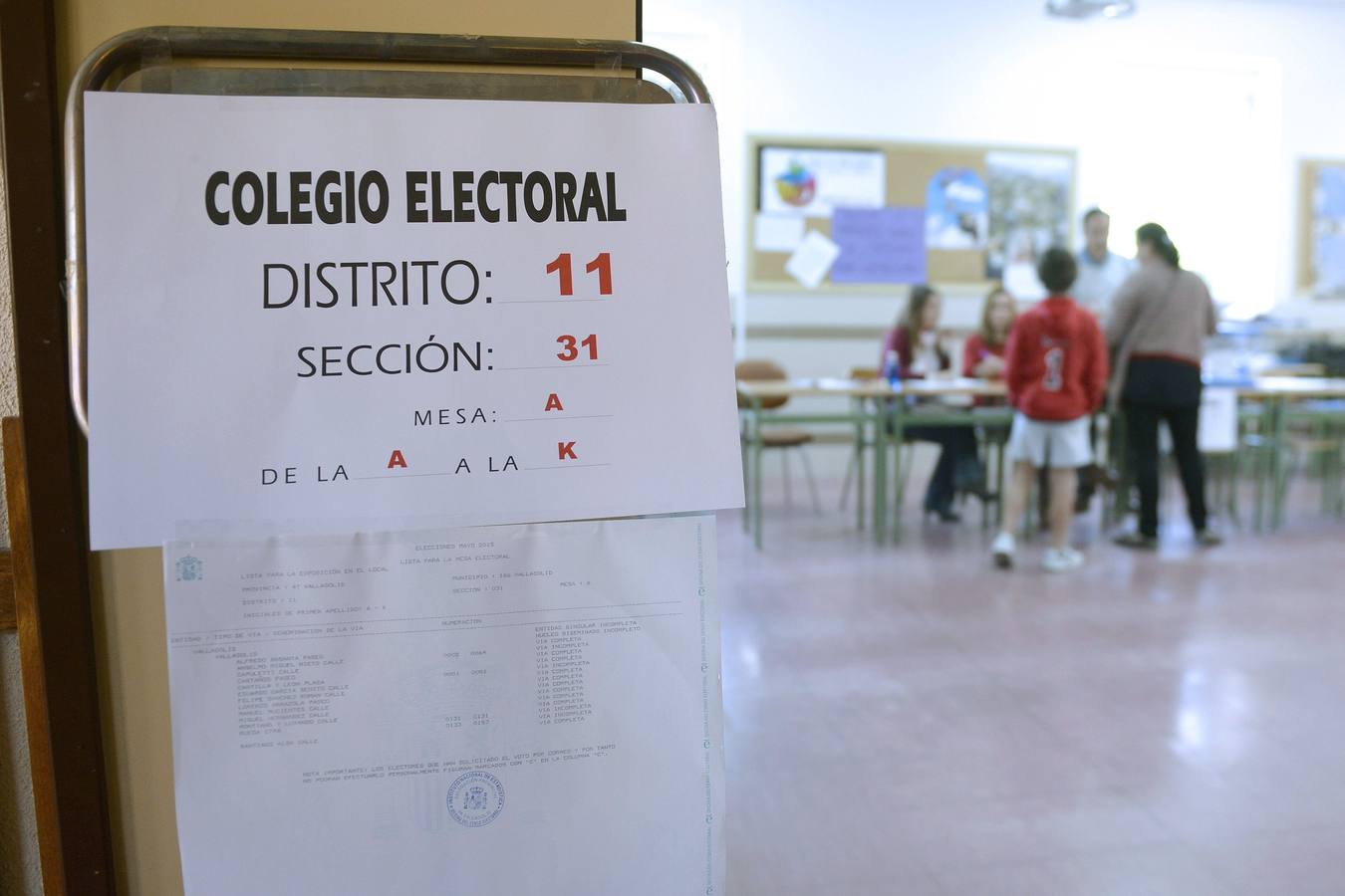 Los españoles acuden a las urnas