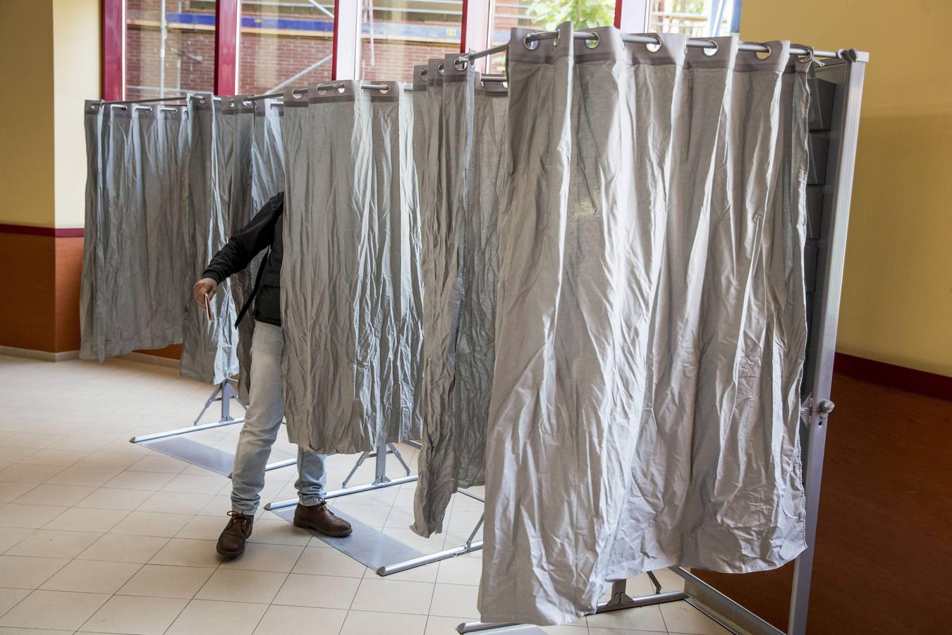 Los españoles acuden a las urnas