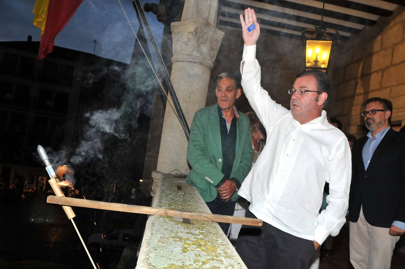 Miércoles, 10 de junio: Primer día de feria en Plasencia. Tras el chupinazo, el concierto de Siempre Así fue trasladado al pabellón del Berrocal por la amenaza de lluvias. Fotografías: HOY