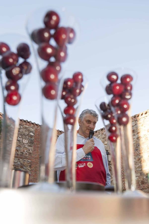 Fernando Romay cocina con cerezas del Jerte en Cáceres