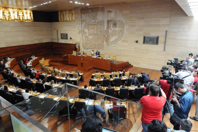 Primera sesión de la Asamblea de Extremadura