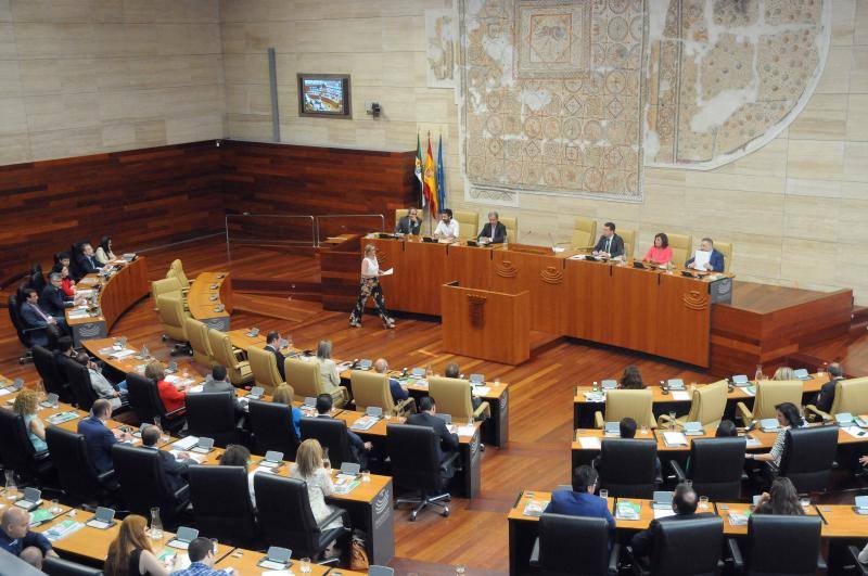 Primera sesión de la Asamblea de Extremadura