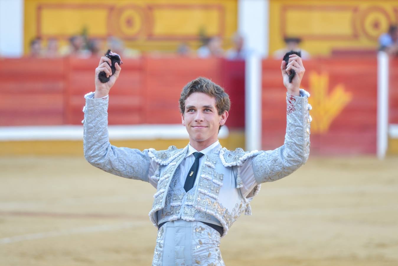 Jueves, 25 de junio: Novillada de la Feria de San Juan. Salieron por la puerta Grande Posada de Maravillas y Ginés Marín. Juan Carlos Carballo se tuvo que conformar con una oreja. Fotografías: JV Arnelas