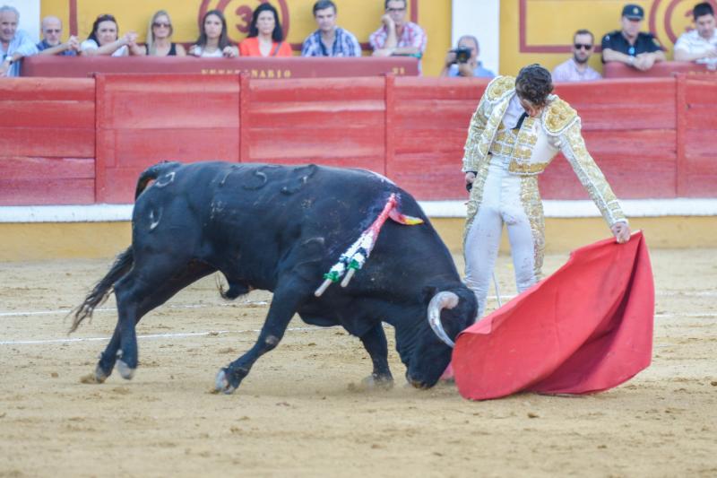 Orejas de peso en una difícil novillada de Fernando Peña en el coso de Pardaleras