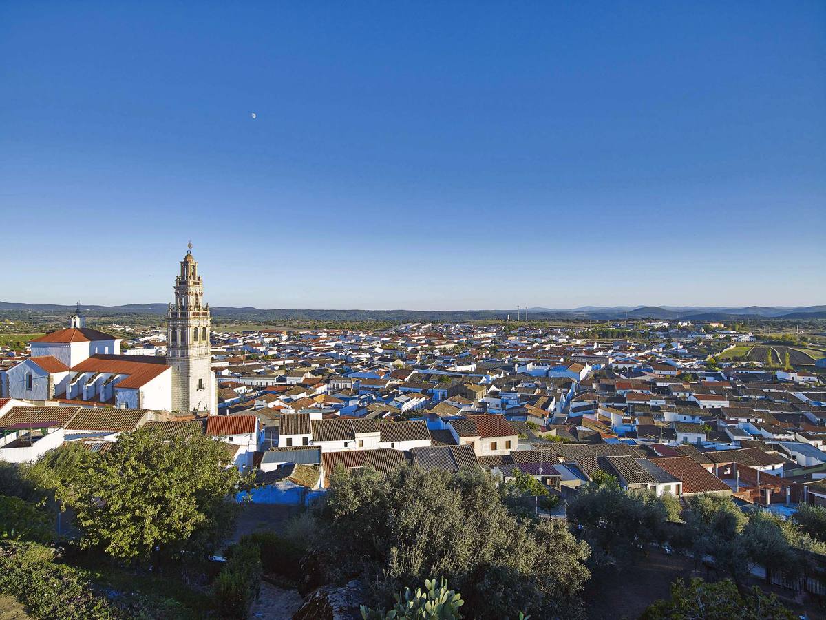 Vista de Burguillos del Cerro desde la iglesia de San Juan Bautista