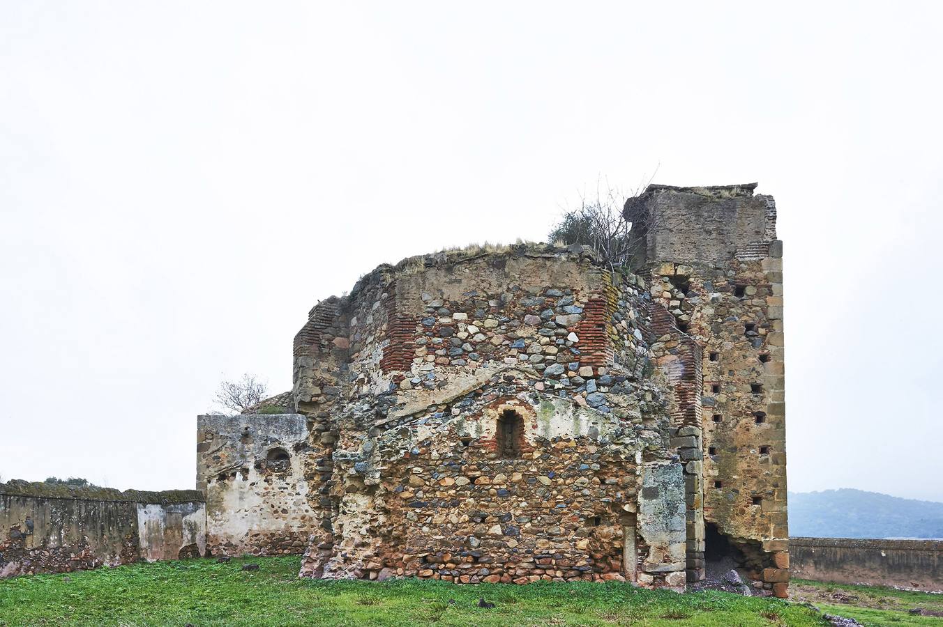 Imagen de la iglesia desde el este