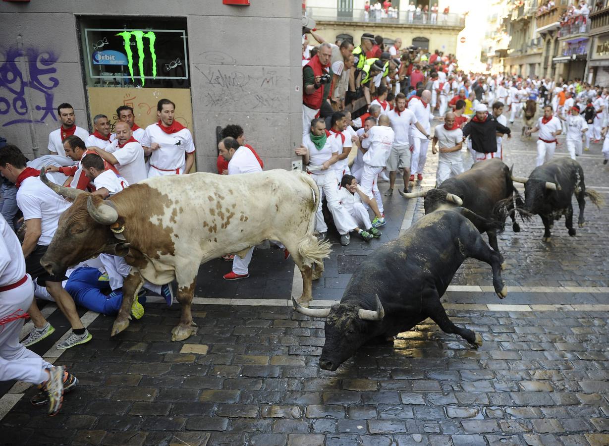 Limpio sexto encierro de Sanfermines