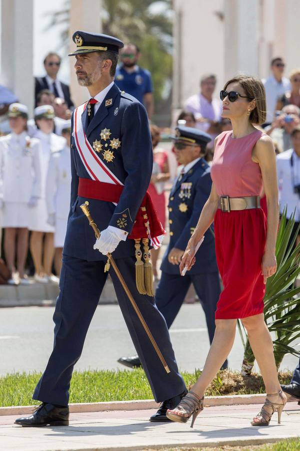 Los reyes presiden la entrega de despachos a los nuevos tenientes del Aire.