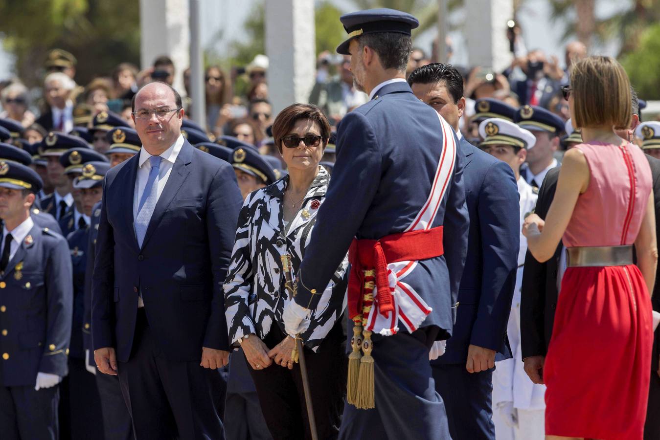 Los reyes presiden la entrega de despachos a los nuevos tenientes del Aire.
