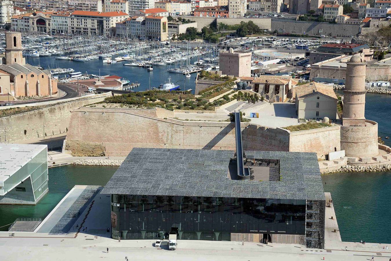Vistas del Museo de las Civilizaciones de Europa (MUCEM) y el Fuerte Saint-Jean