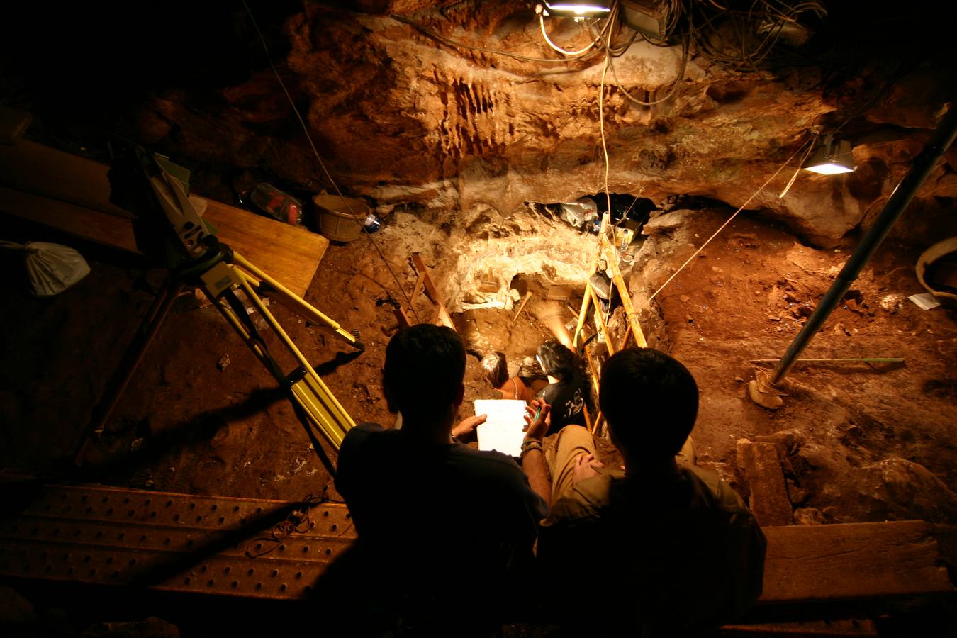 La excavación en las cuevas de Fuentes de León