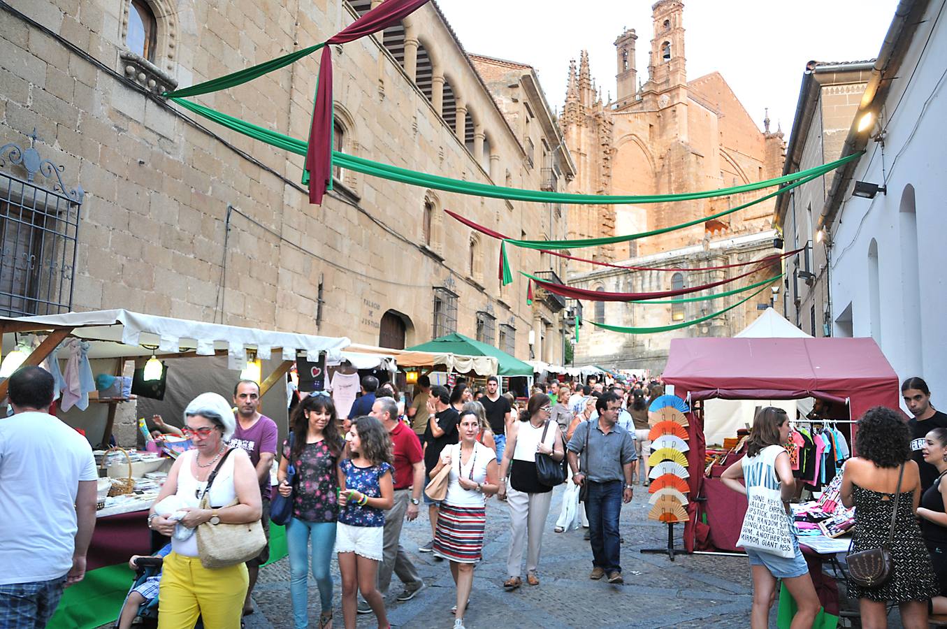 Ambiente en el mercado del Martes Mayor