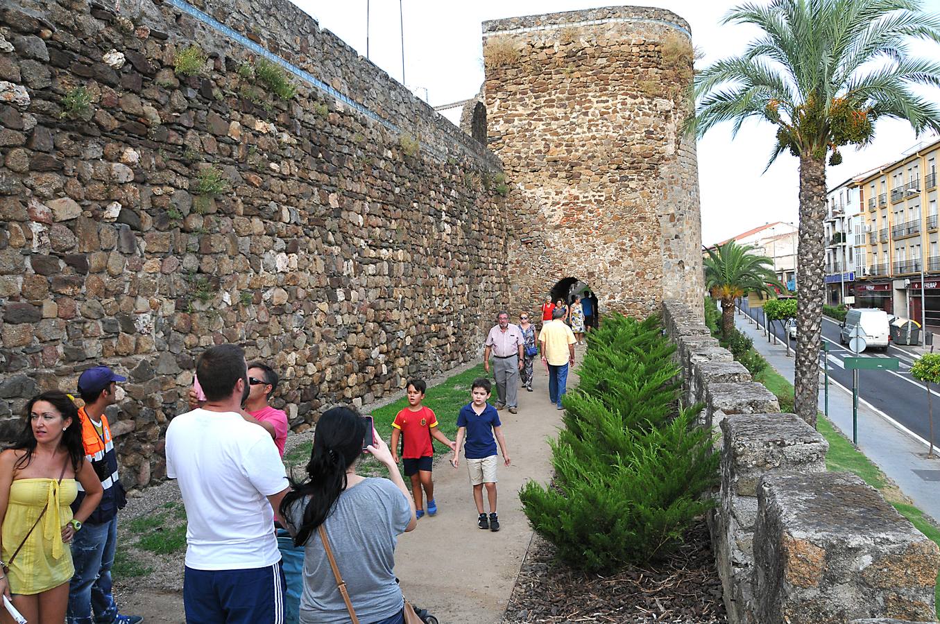 La barbacana de la muralla abre por el Martes Mayor