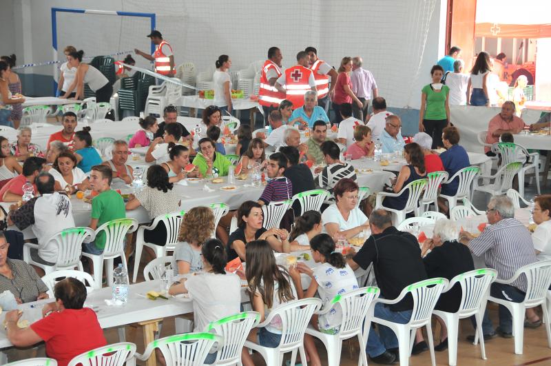 Moraleja se vuelca con las personas desalojadas por el fuego