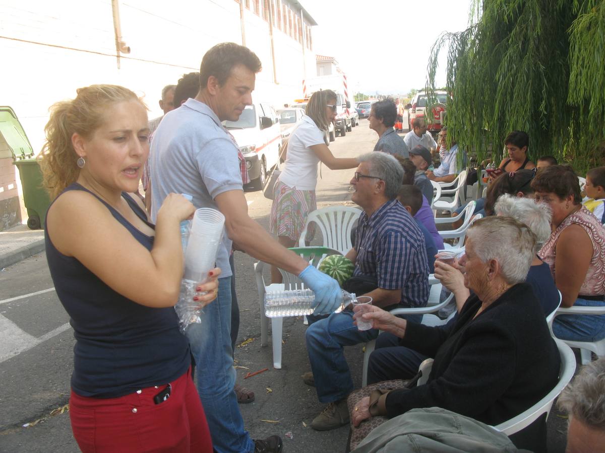 Moraleja se vuelca con las personas desalojadas por el fuego