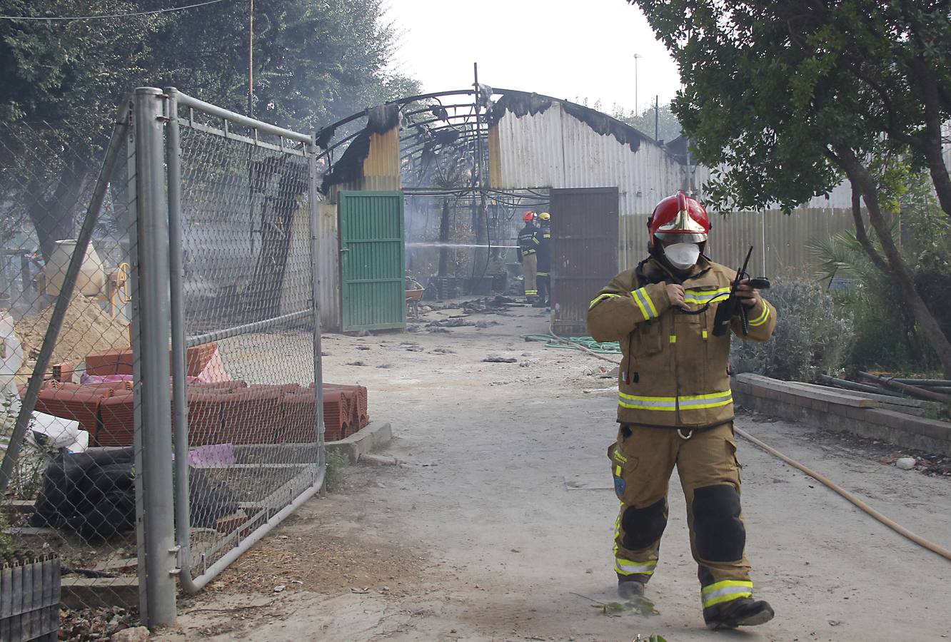 Un incendio arrasa la escuela taller municipal en la Ribera del Marco