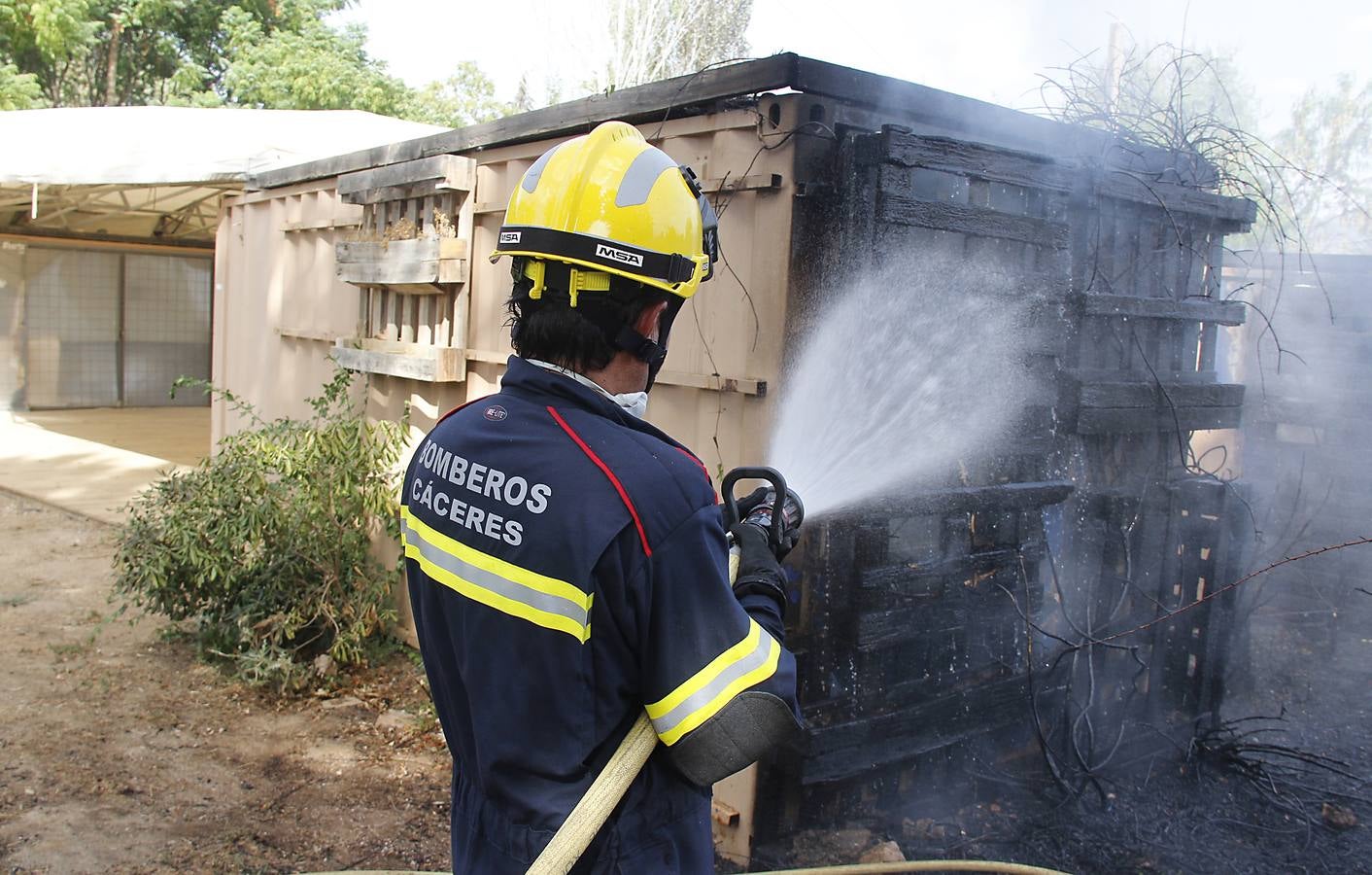 Un incendio arrasa la escuela taller municipal en la Ribera del Marco