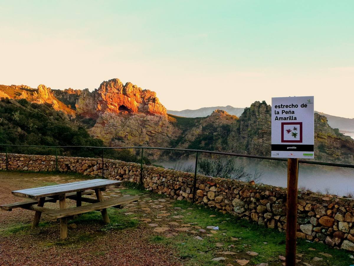 Estrecho de la Peña Amarilla. Autor: www.geoparquevilluercas.es