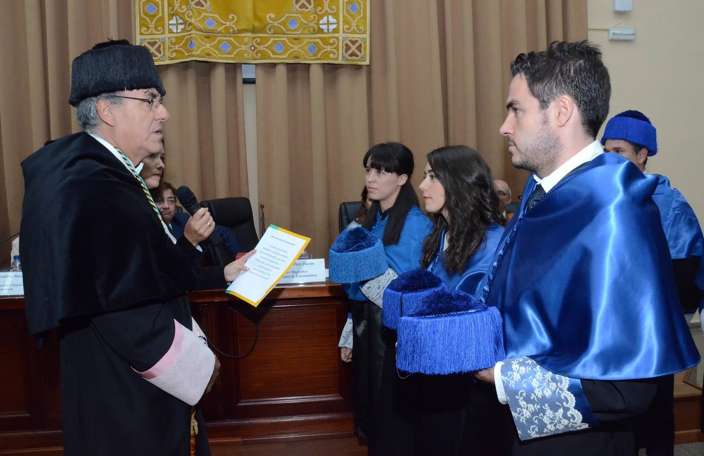 Viernes, 4 de septiembre: El rector de la Universidad de Extremadura, Segundo Pírz, y el presidente de la Junta de Extremadura,  Guillermo Fernández Vara, presidieron el Acto de Apertura Solemne del Curso Académico de la UEx 2015/2016. Fotografía: Casimiro Moreno