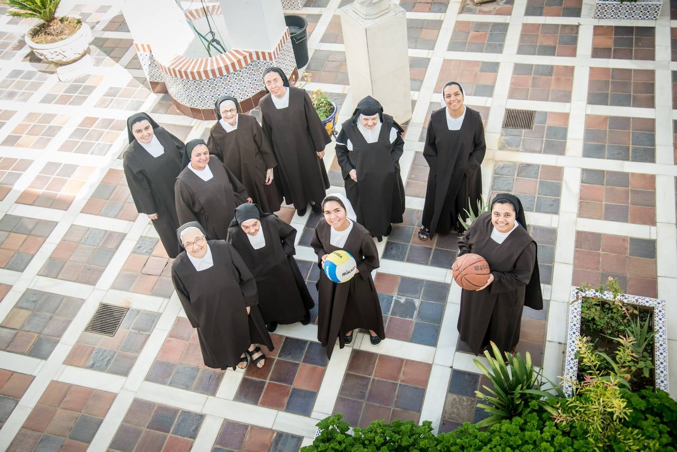 Tras las rejas de clausura