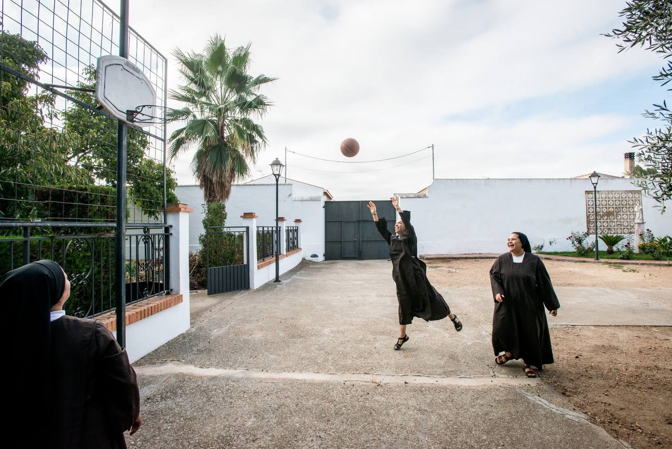 Tras las rejas de clausura