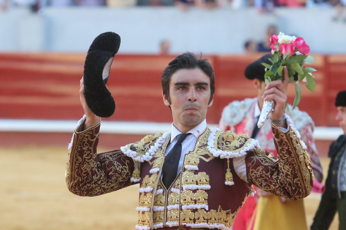 Perera y Garrido salen a hombros en Don Benito tras cortar seis orejas