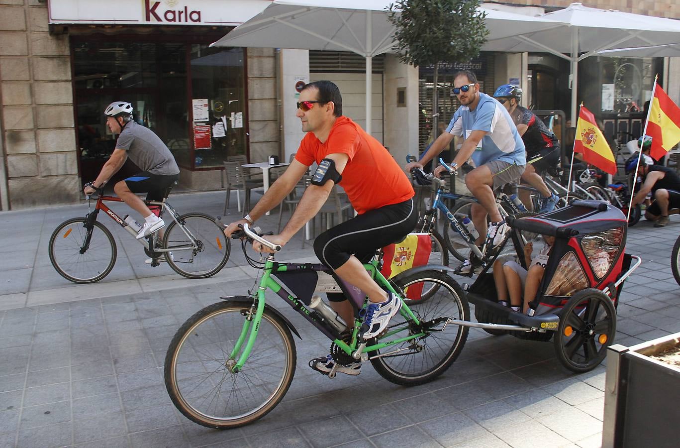 Miles de ciclistas disfrutan de la Fiesta de la Bicicleta