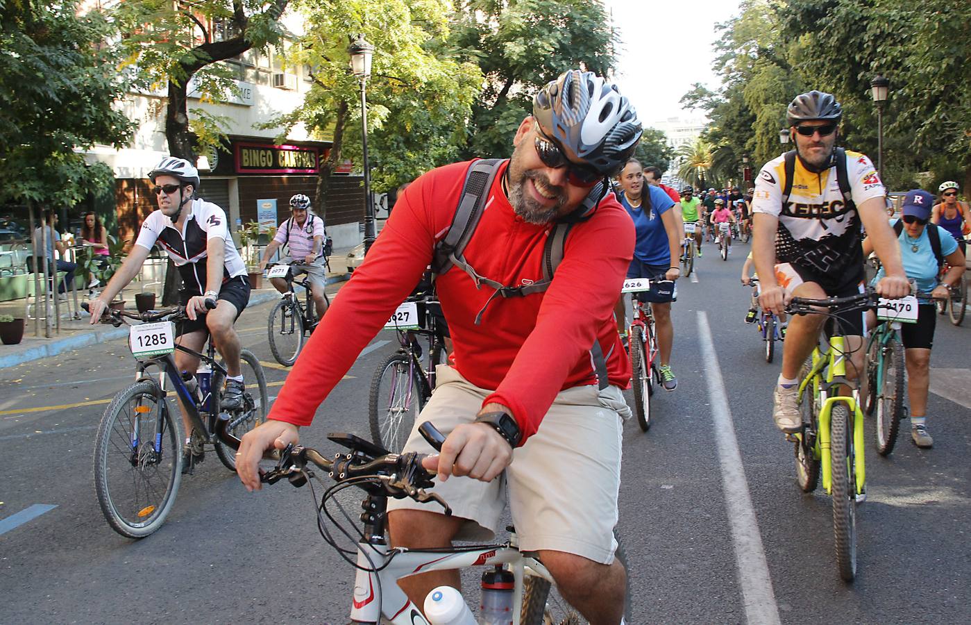 Miles de ciclistas disfrutan de la Fiesta de la Bicicleta