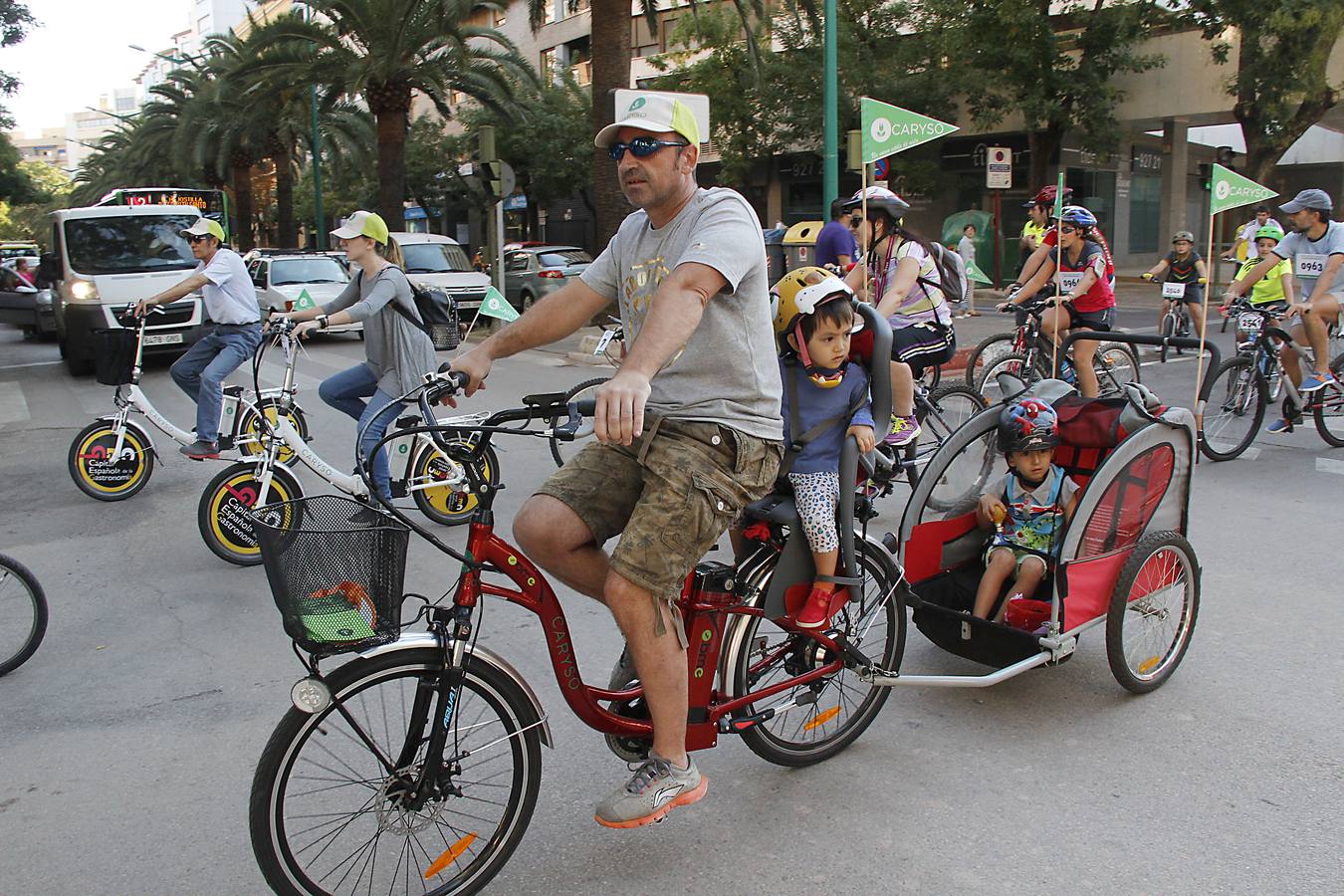 Miles de ciclistas disfrutan de la Fiesta de la Bicicleta