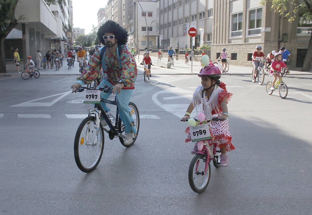 Miles de ciclistas disfrutan de la Fiesta de la Bicicleta