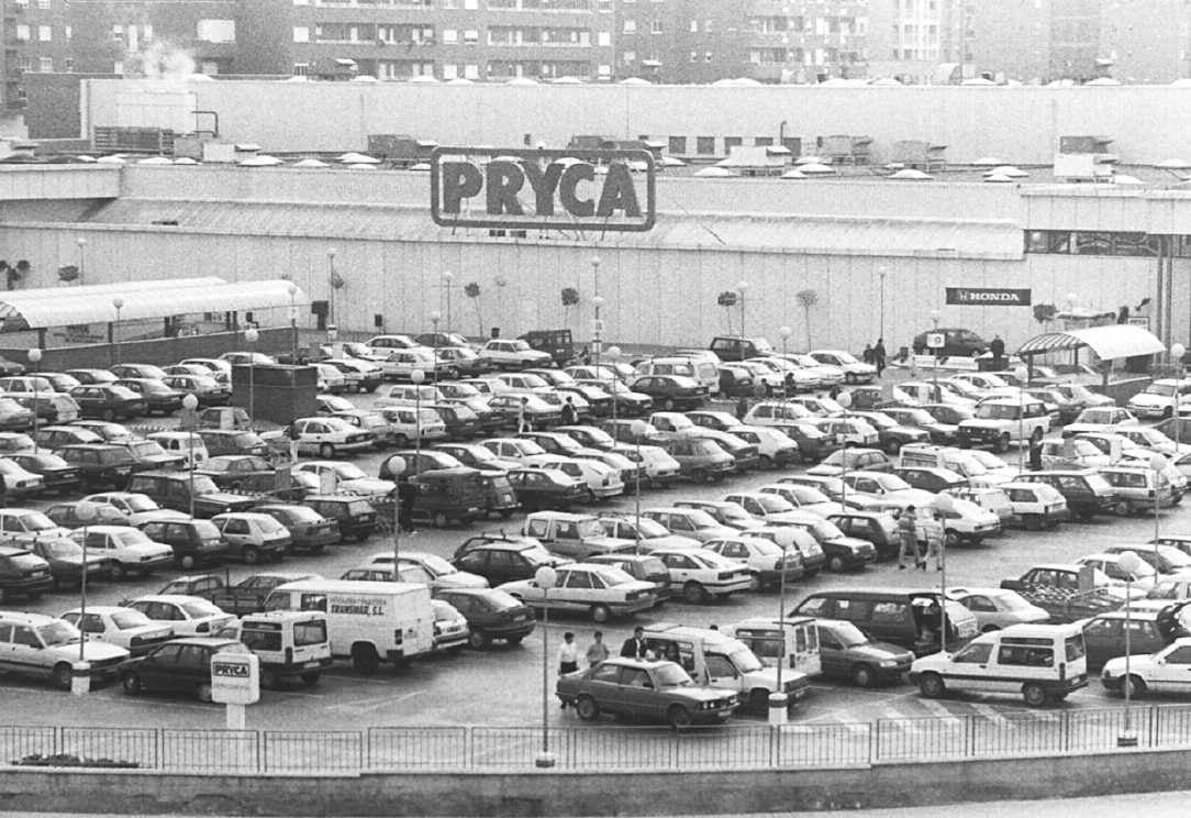 1995: Parkin repleto del hipermercado Pryca en Badajoz