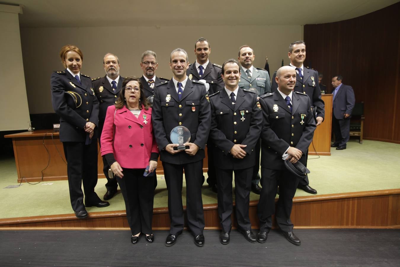 Viernes, 2 de octubre: La Policía Nacional celebró el día del patrón con la entrega de condecoraciones en Badajoz, Mérida y Cáceres. Fotografías: Pakopí, Brígido y Lorenzo Cordero.