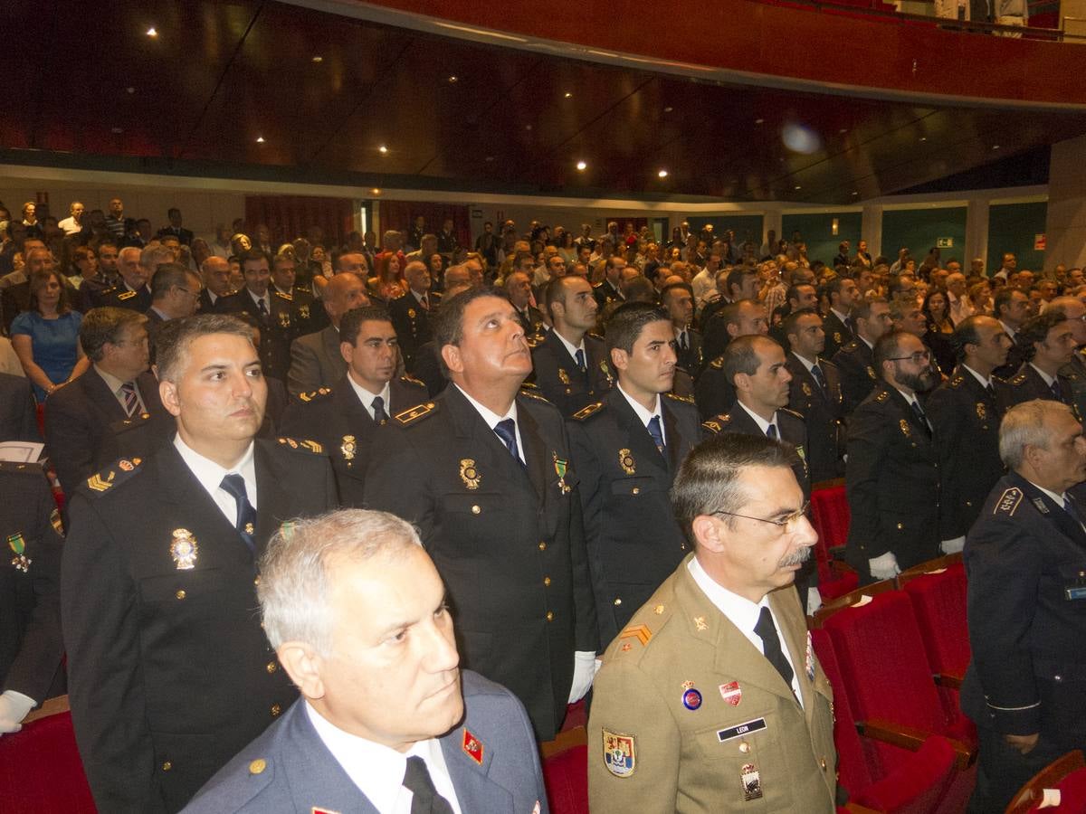 Viernes, 2 de octubre: La Policía Nacional celebró el día del patrón con la entrega de condecoraciones en Badajoz, Mérida y Cáceres. Fotografías: Pakopí, Brígido y Lorenzo Cordero.