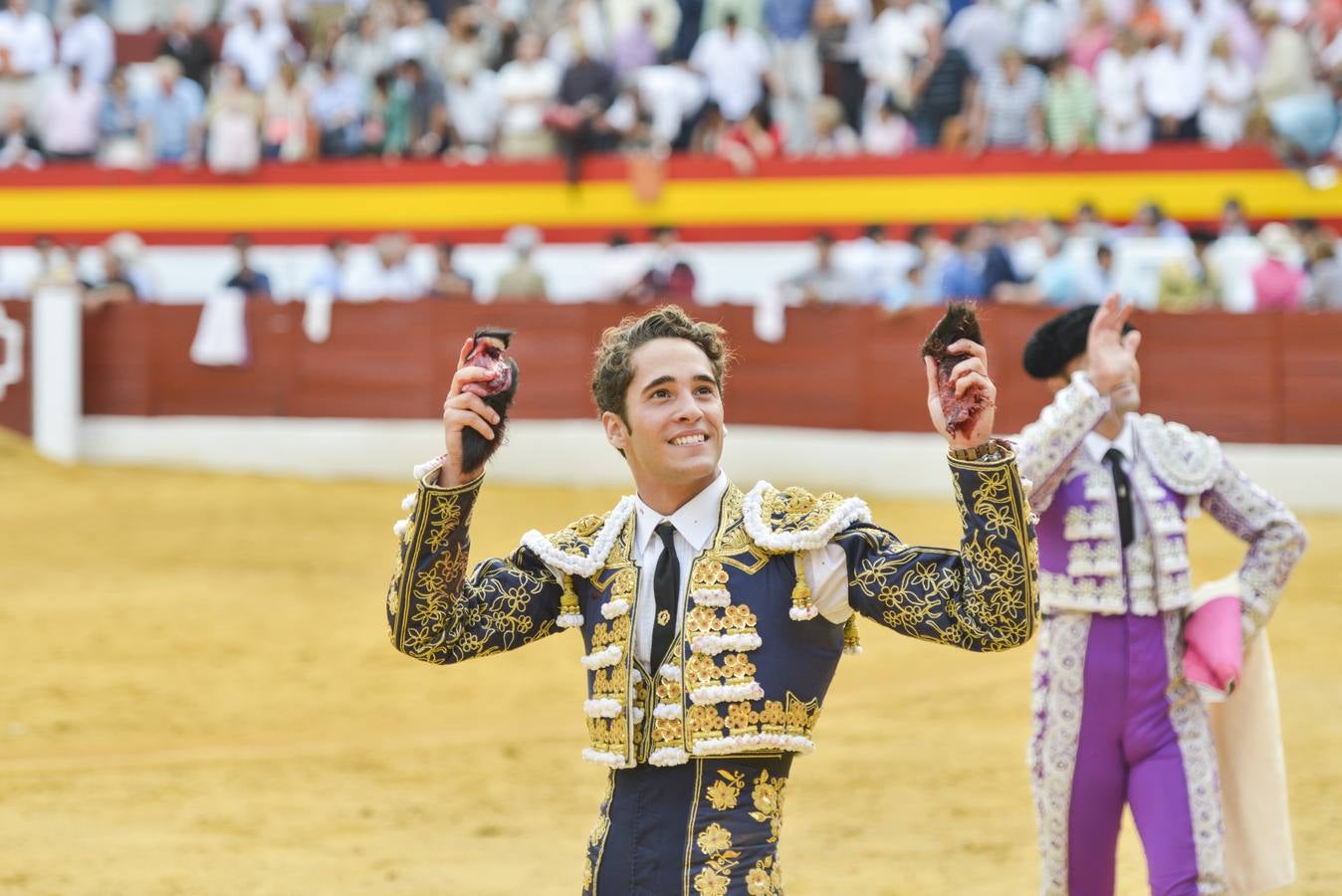 Sábado, 3 de octubre: Posada de Maravillas salió a hombros en su alternativa acompañado por Morante y Talavante. La terna ofreció  una gran tarde de toros y abrieron la puerta grande en la primera corrida de la feria de Zafra. Fotografía: JV Arnelas