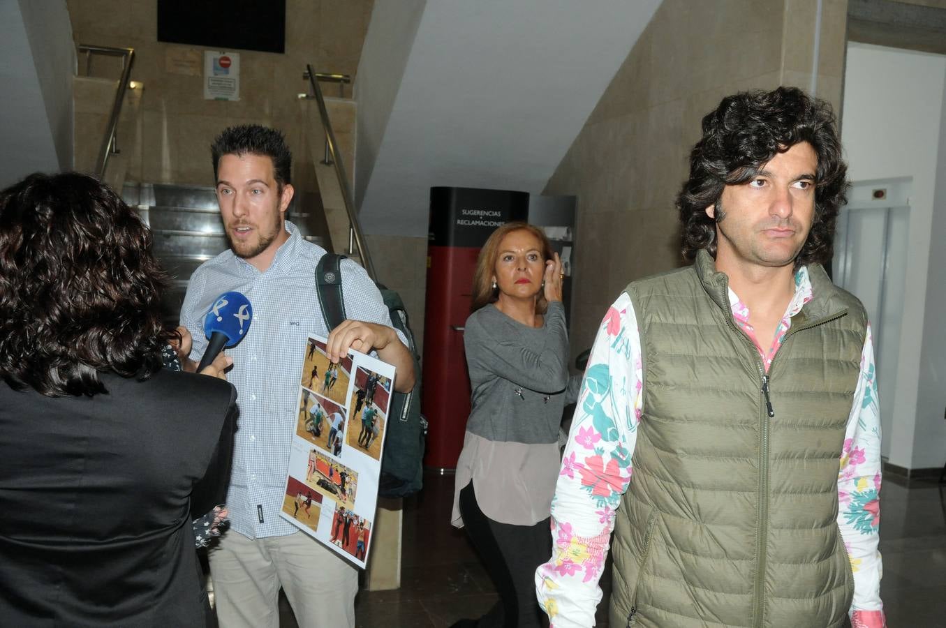 Martes, 13 de octubre: El torero Morante de la Puebla y el activista antitaurino holandés Peter Janssen estaban citados en los juzgados de Don Benito por una denuncia interpuesta por el diestro por injurias y calumnias. Fotografía: Brígido Fernández