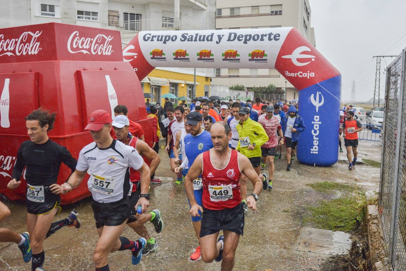 Búscate en las fotos de la I carrera de la prensa de Badajoz