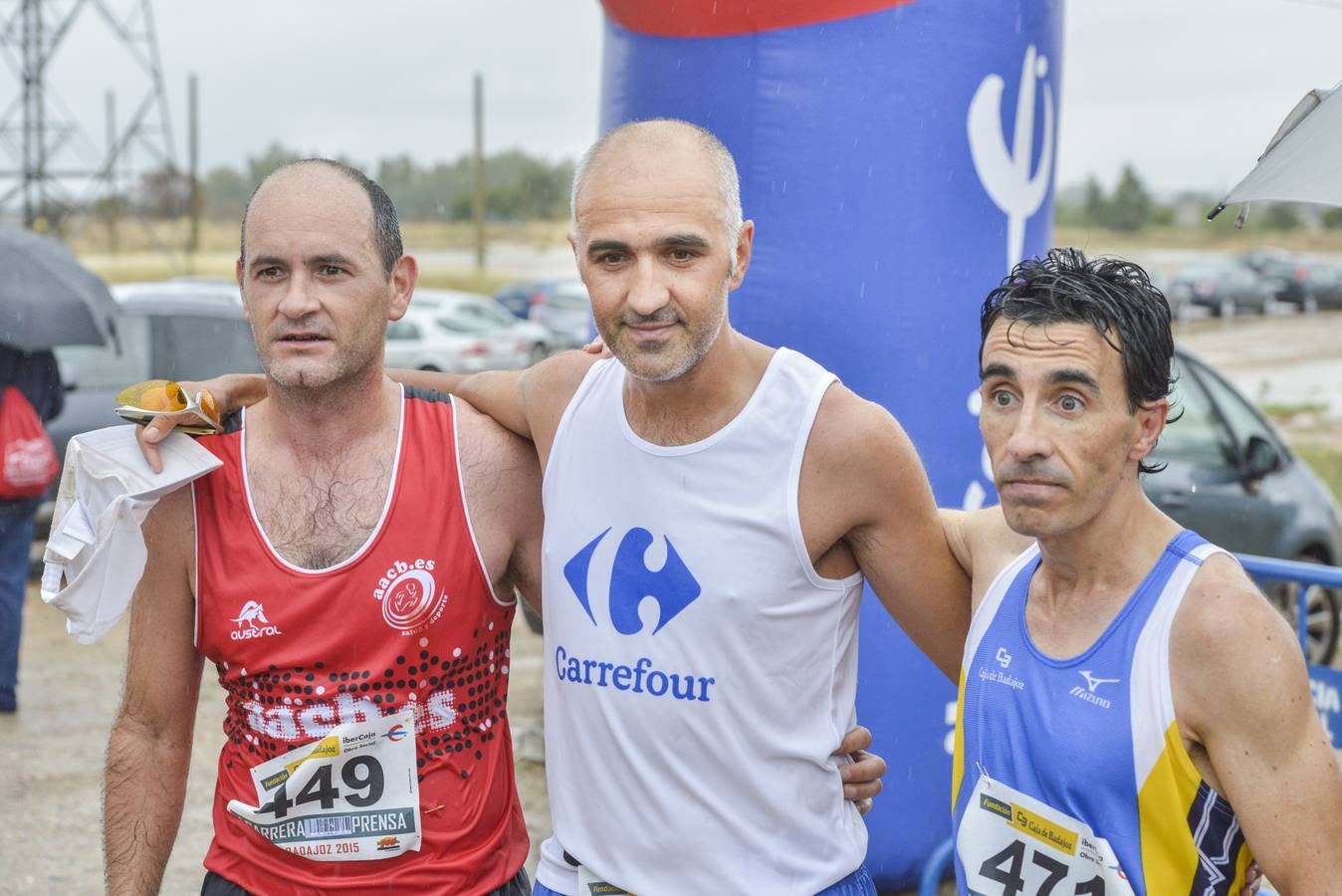 Búscate en las fotos de la I carrera de la prensa de Badajoz