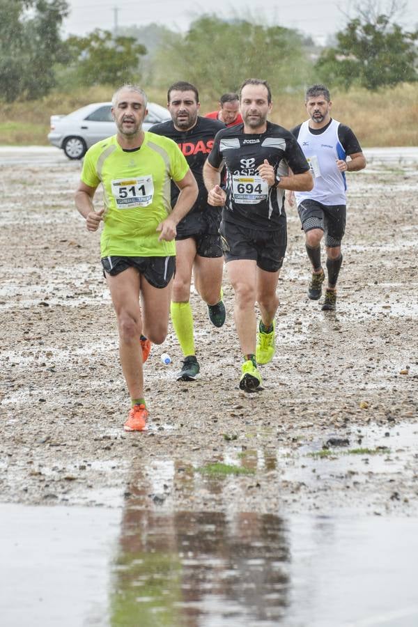 Búscate en las fotos de la I carrera de la prensa de Badajoz
