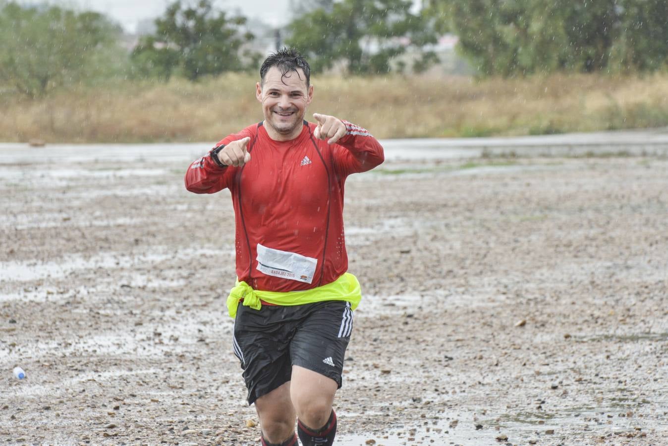 Búscate en las fotos de la I carrera de la prensa de Badajoz