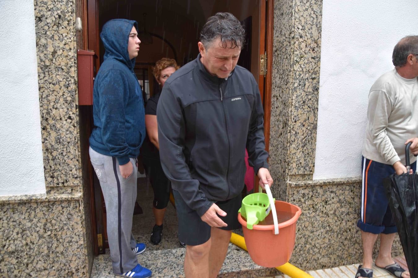 Domingo, 18 de octubre: Don Benito fue la población de España que más agua acumuló con 93,2 litros por metro cuadrado, aunque no hubo que lamentar ningún daño persona. Fotografía: Alejandro Caler