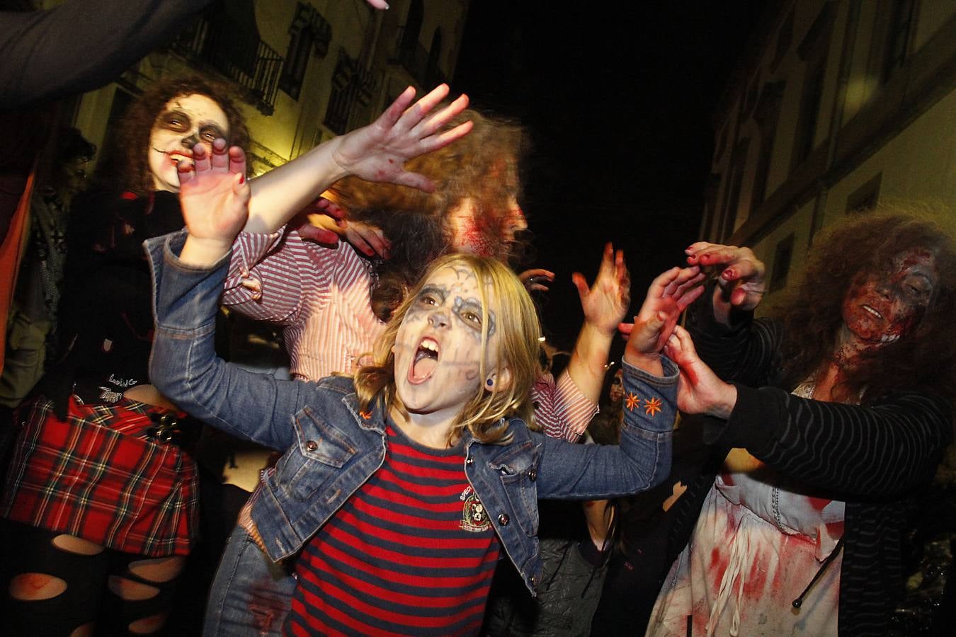 La V Marcha Zombie de Cáceres, en imágenes